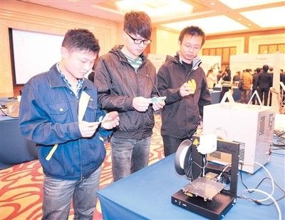 江苏永年激光技术成形有限公司研发的up 3d打印机
